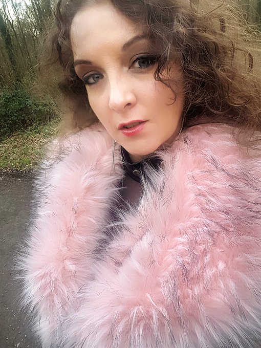 Bon vendredi 🥰 https://t.co/7aSpI45wcR