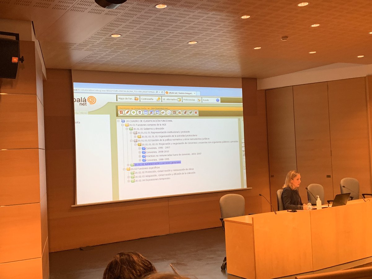 jrepiso's tweet photo. Presentación en #artium en las  X Jornadas de Centro de Documentación en Vitoria de Beatriz Fernández Rodriguez sobre la organización del Archivo Central del @museoreinasofia  . Están en un proyecto de evolución del sistema de gestión de archivos. https://t.co/yDJB063qAD