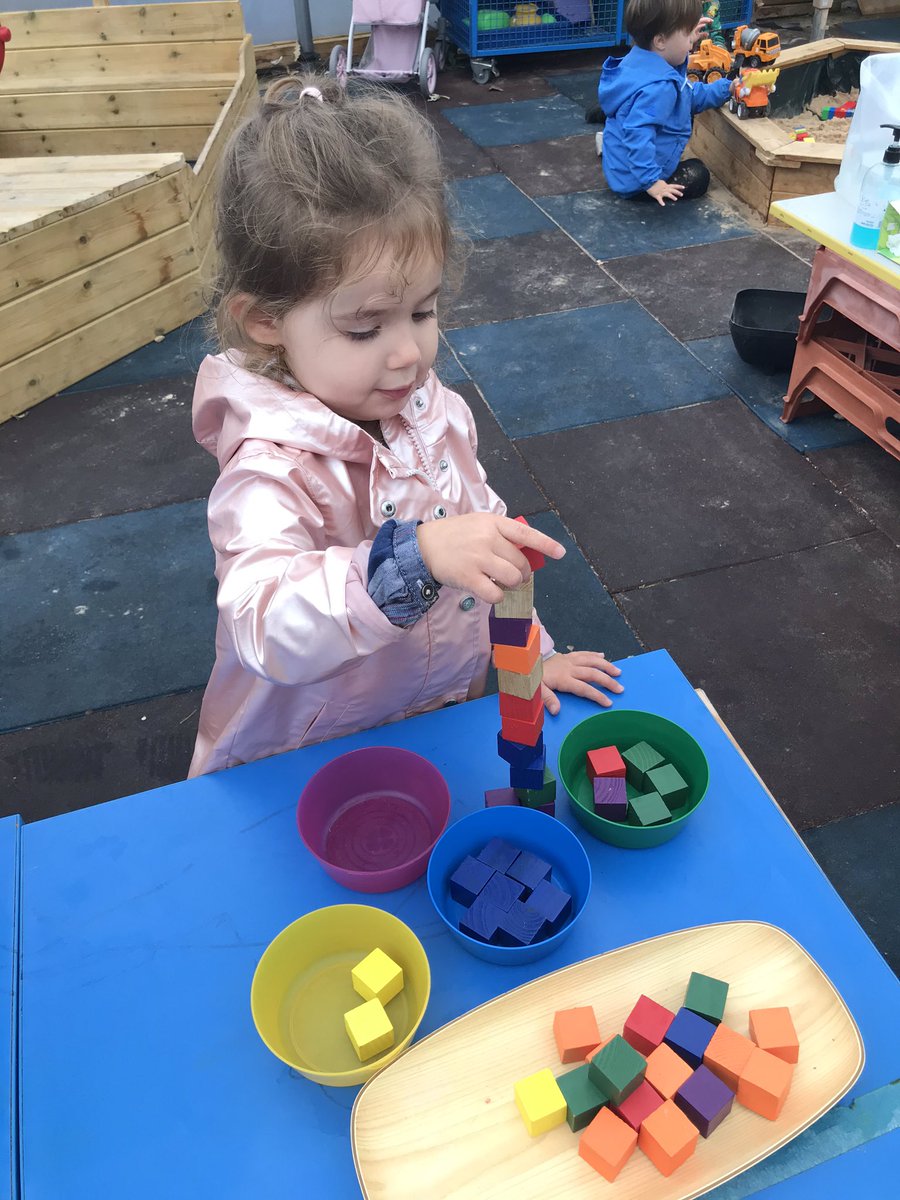 SBSLlanrumney's tweet photo. #busybusy #fun #learningthroughplay https://t.co/Jqp7qSmnWR