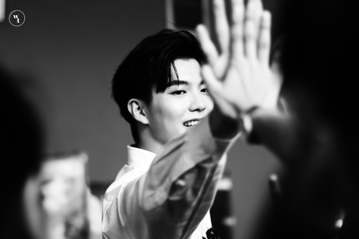 Wintage1997's tweet photo. 141020 | ⚫️⚪️ #wwintmgraduationday  #wwintm https://t.co/Dsl6HBvseO