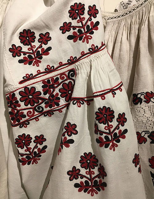 Floral motifs in #Ukrainianembroidery. Cute #needlework patterns on women’s shirts from central #Ukraine, the early 20th century

#floralembroidery #embroidery #embroiderypattern #embroiderydesign #needleworkpattern #stitching #folkembroidery #embroideredshirt #nationalclothing