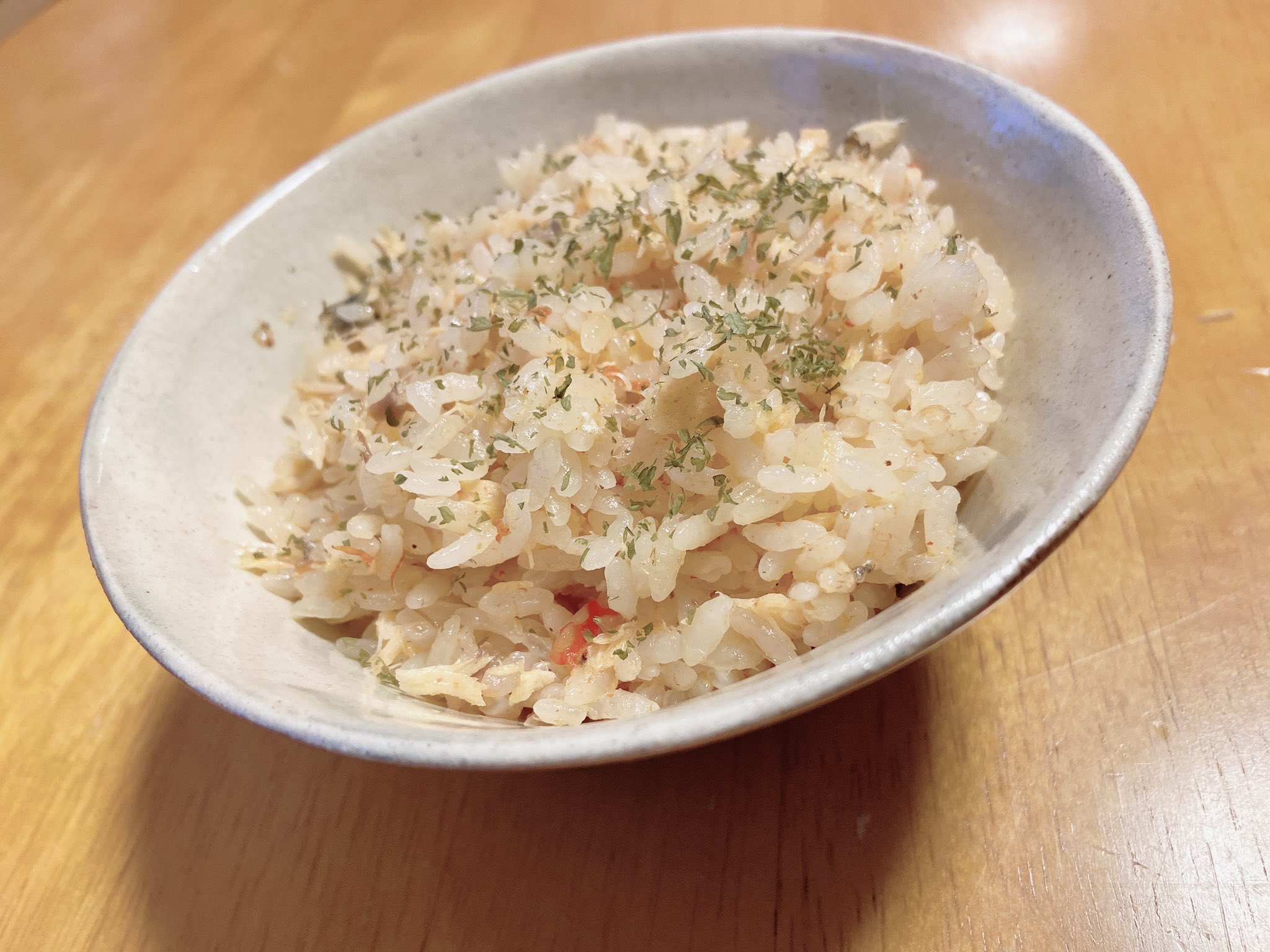 ファミリーレストラン ハラダ ボルサリーノ関さんのレシピで 鮭とトマトの洋風炊き込みご飯 炊いてみました 鮭は骨がしっかりついてる場合は炊いた後取り出して骨を取ってから混ぜましょう わたしの近江米 料理ブ T Co Hwzlbqo2aj Twitter