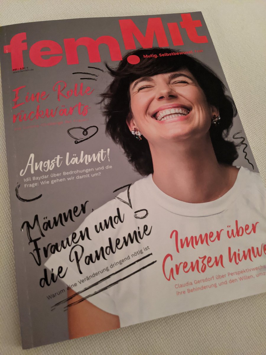 g_rabenstein's tweet photo. Ein tolles, mutmachendes #femMit Magazin hat @RominaStawowy @femMit_Konf da geschaffen. Sie schreibt, sie will Vorbilder zeigen und ist selbst eines https://t.co/GEZ6ITMB2h
