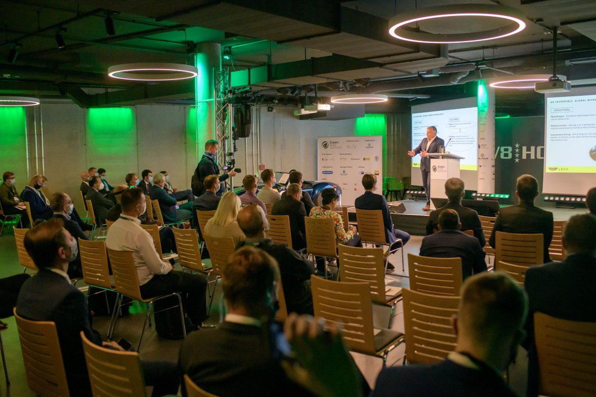 LEVC_Germany's tweet photo. Unser CEO Jörg Hofmann hat sich diese Woche mit anderen führenden OEMs und Tier-1-Zulieferern auf dem #GreenAutoSummit in Stuttgart getroffen, um einen Vortrag über die Zukunft der grünen Mobilität zu halten. #TX #VN5 https://t.co/GwbHOJ0ILR