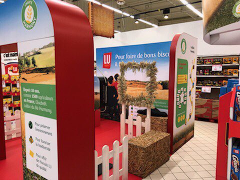 luzyne_fr's tweet photo. Aujourd'hui @carresenart @CarrefourFrance la dernière "sortie" du stand conçu par nos équipes pour les 10 ans de #LuHarmony / 2 ans de collaboration dans toute la France pour promouvoir le programme blé du groupe @MDLZ 🌾 🍪 #RSE https://t.co/EMGyxBUdn3
