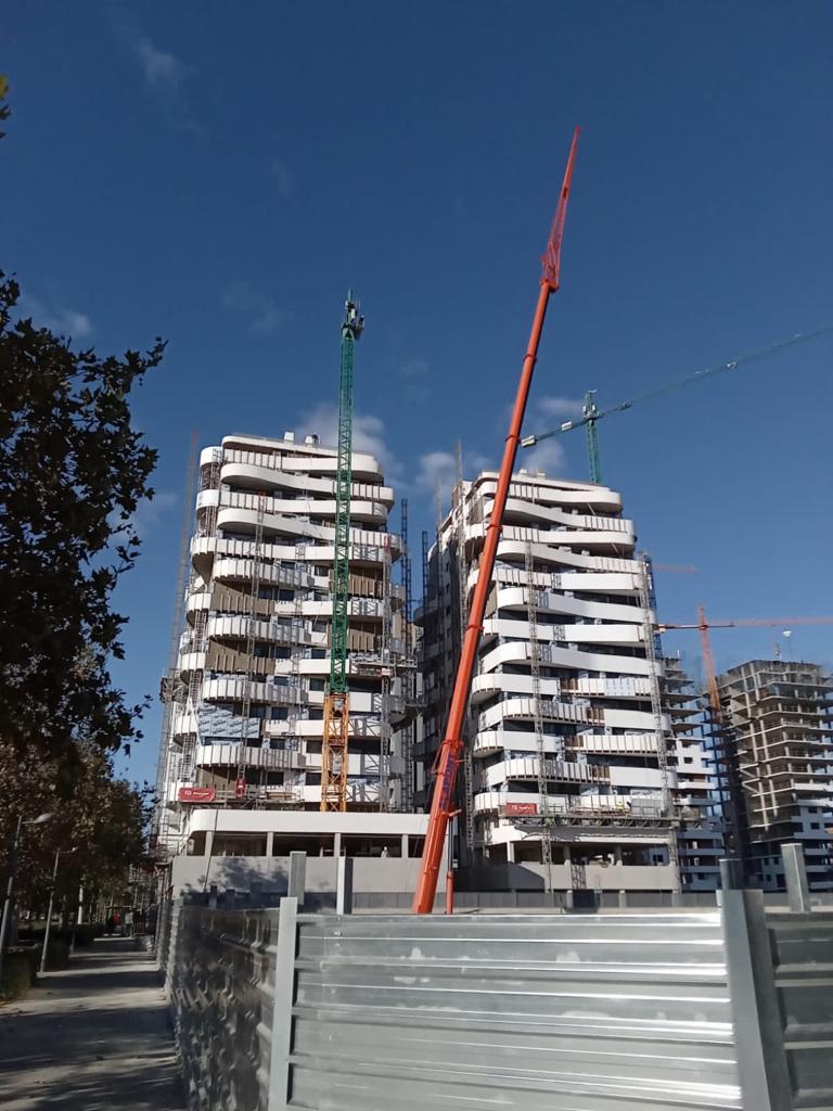ProymeESP's tweet photo. Entramos en la última fase de ejecución de las dos torres SALER HOMES para @NeinorHomes  si en Cuatre Carreres . Ultimando las fachadas y detalles interiores y hemos procedido al desmontaje de las grúas-torre. Un proyecto emblemático en Valencia #construcción #edificación https://t.co/Gp8Ta7QJda