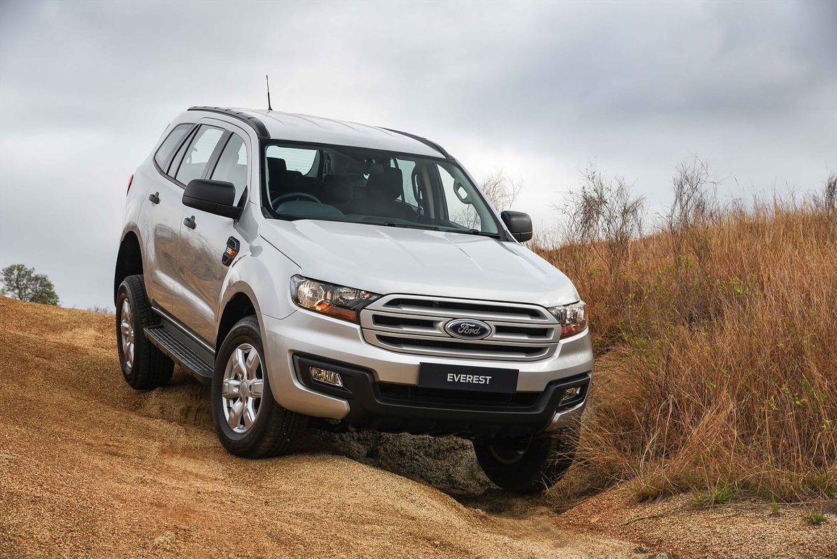 FordNG_'s tweet photo. Dusty back roads and potholes make the #GoWander adventure worth the drive in the #FordEvesrestxls.
#Ford #FordCoscharis #Everest https://t.co/7q9CO2w3Yc