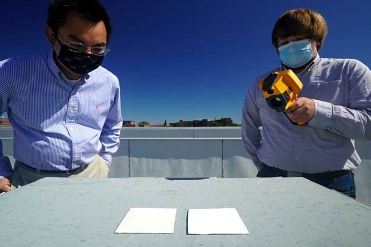 TheViewsNetwork's tweet image. پینٹ اور روغن ہماری موجودہ زندگی کا اہم حصہ ہیں۔ اسی ضمن میں پوردا یونیورسٹی کے سائنسدانوں نے ایک ایسا پینٹ تیار کر لیا ہے جو سورج کی 95 فیصد روشنی کو واپس موڑ دیتا ہے۔ سائنسدانوں کا ماننا ہے... 👇

theviewsnetwork.com/Urdu/Article/3…

#PurdueUniversity #SunlightReflection #TheViewsNetwork