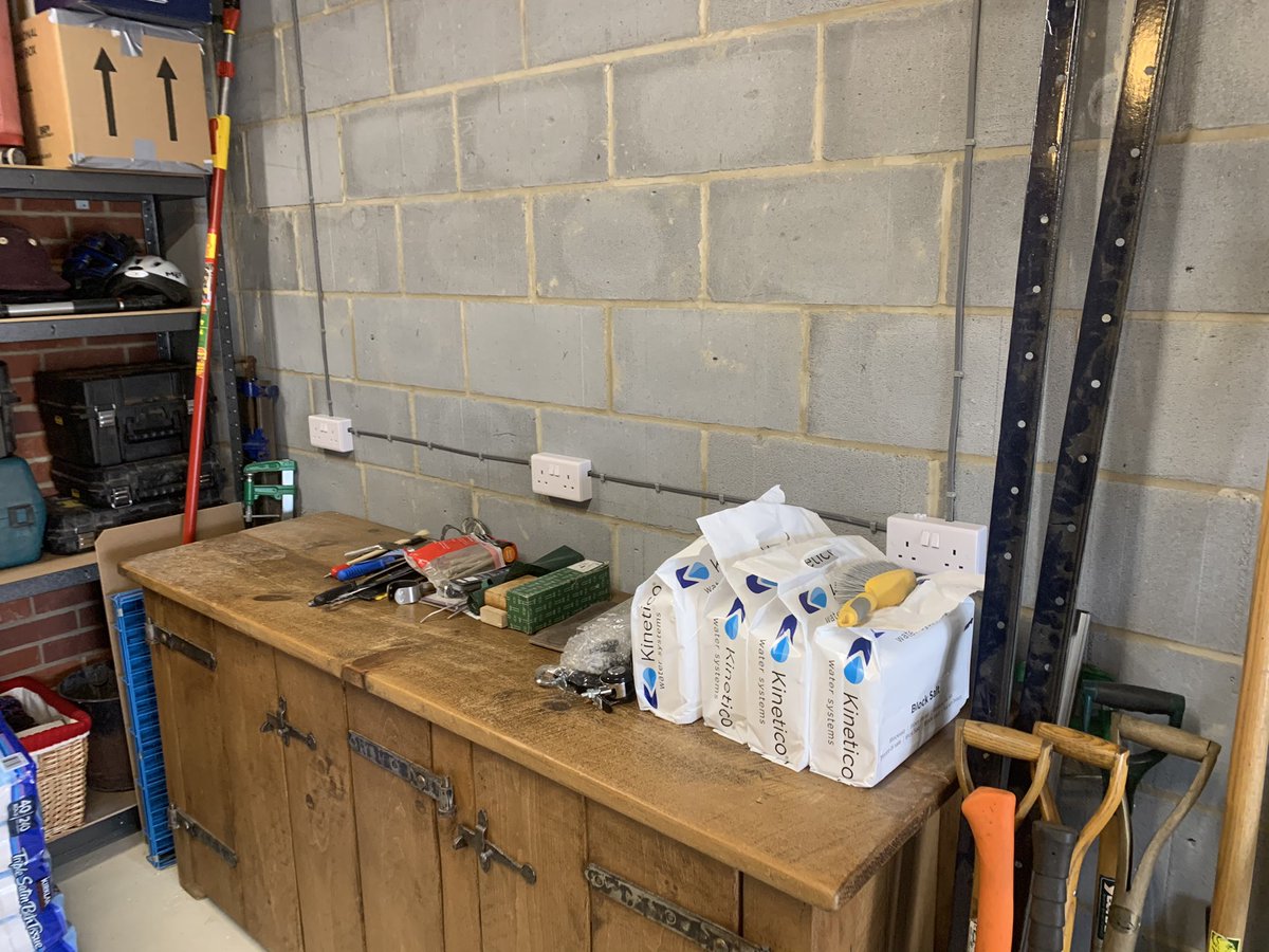 intercounty_ltd's tweet photo. Another garage installation of some socket outlets and IP65 Led batterns 👍

#Electrician 
#Northamptonshire
#intercounty_ltd
#led https://t.co/OGIlpRG95U