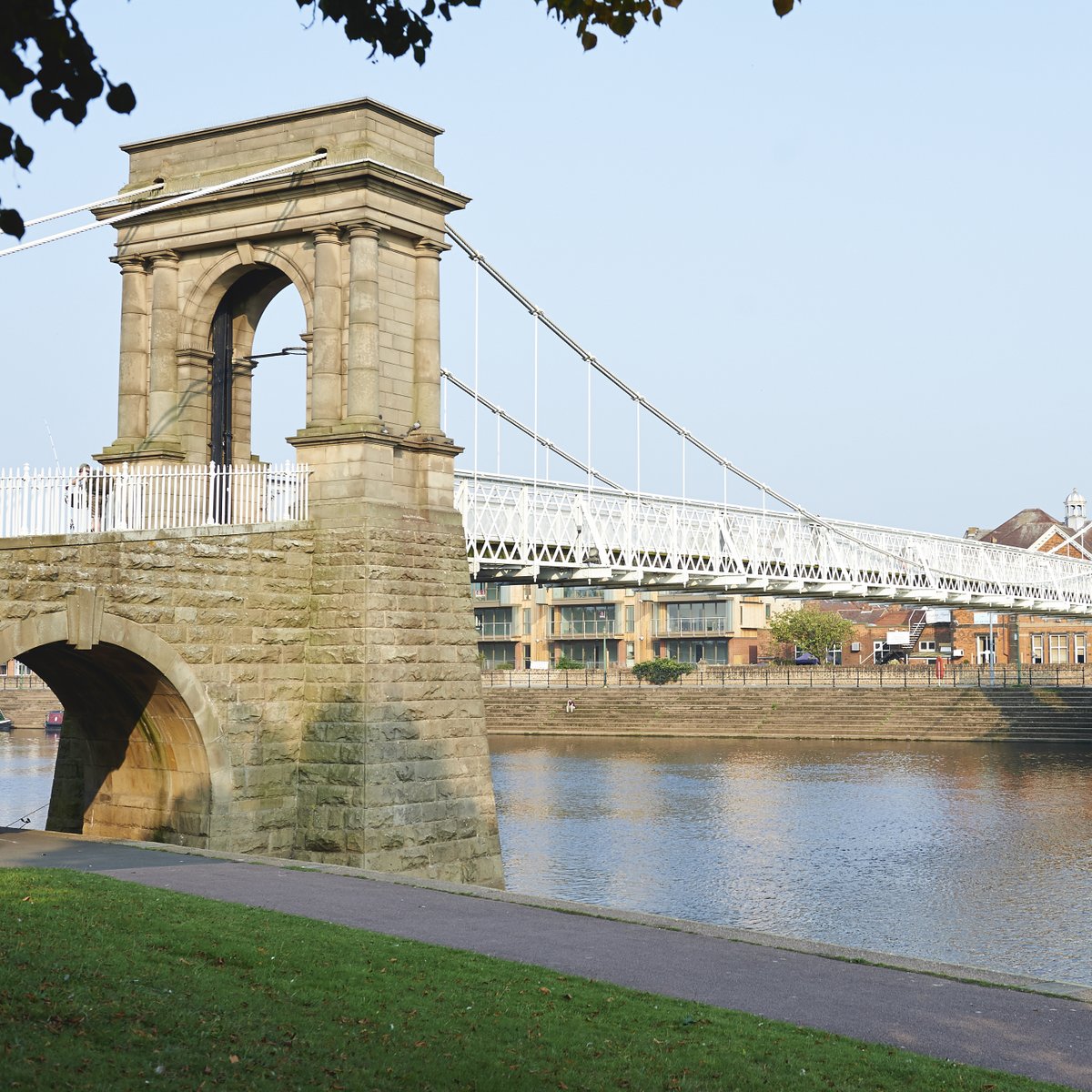 A two-minute walk from the green spaces of Victoria Embankment and a short stroll from the city centre and West Bridgford, the riverside of Old Meadows is one of the best locations in Nottingham. #MeadowsGreen #TrentWorks #Mundella 1/2