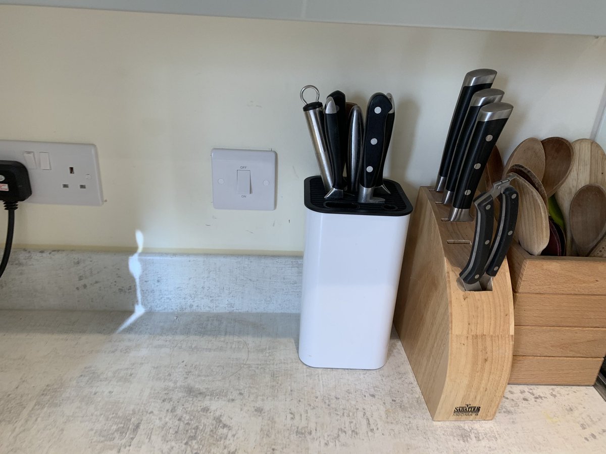 intercounty_ltd's tweet photo. Installation of a induction hob onto granite worktop &amp; installation of cabling throughout. Just waiting on the painter &amp; decorators now 😁👍

#Electrician
#Northamptonshire
#intercounty_ltd
#granite
#induction
#kitchen https://t.co/5PxWTneMYk