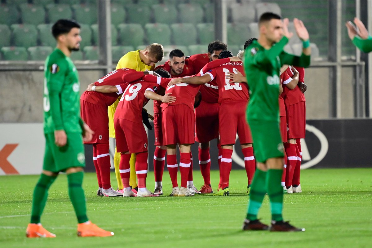official_rafc's tweet photo. Gouden match in Bulgarije! 🇧🇬
Nabeschouwing en fotoverslag 👉https://t.co/9oukV8ofiw
#AntwerpOnTour #UEL #LUDANT https://t.co/ZU2SHRgvZL