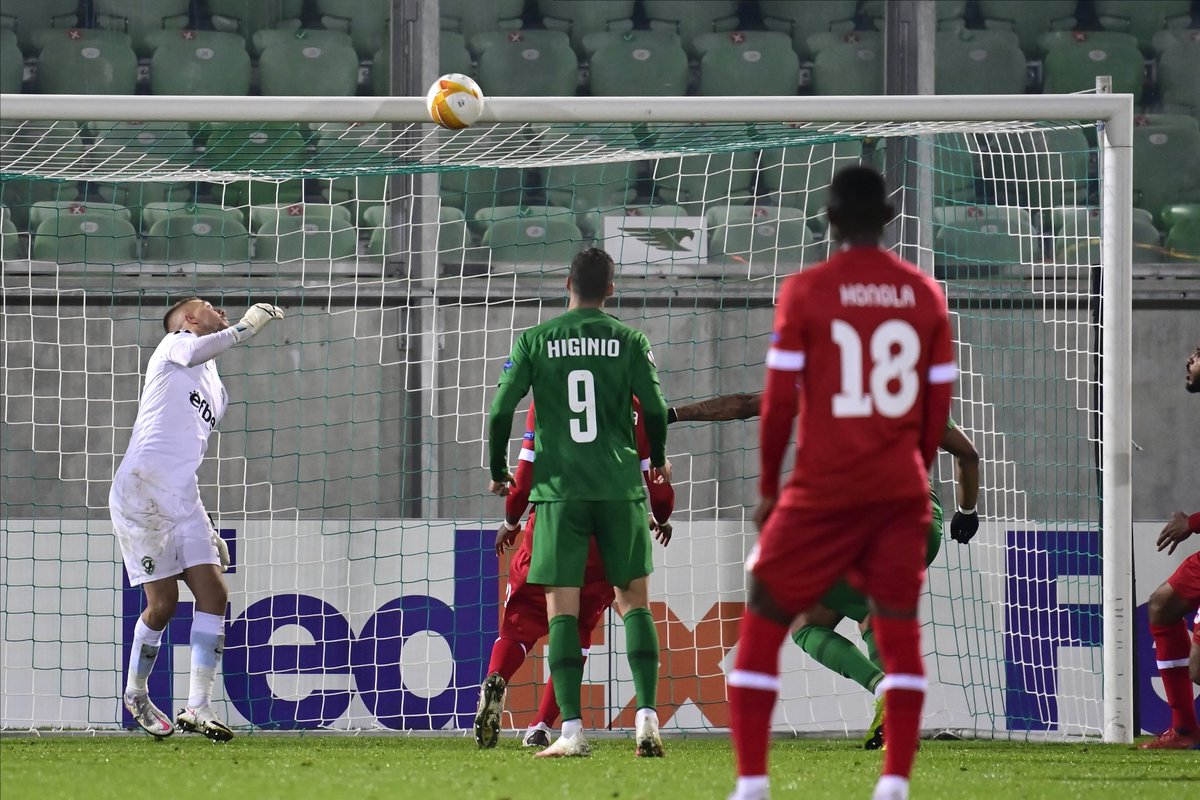 official_rafc's tweet photo. Gouden match in Bulgarije! 🇧🇬
Nabeschouwing en fotoverslag 👉https://t.co/9oukV8ofiw
#AntwerpOnTour #UEL #LUDANT https://t.co/ZU2SHRgvZL