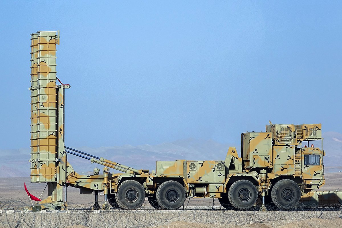 A critical weakspot of the S-300P and S-400 series is that the battery becomes dysfunctional if the single X-band PESA engagement radar is neutralizedThis seems to have been unacceptable during Irans Bavar-373 R&DSolutionusing Abakan-like TELARs instead of simple TEL1/3
