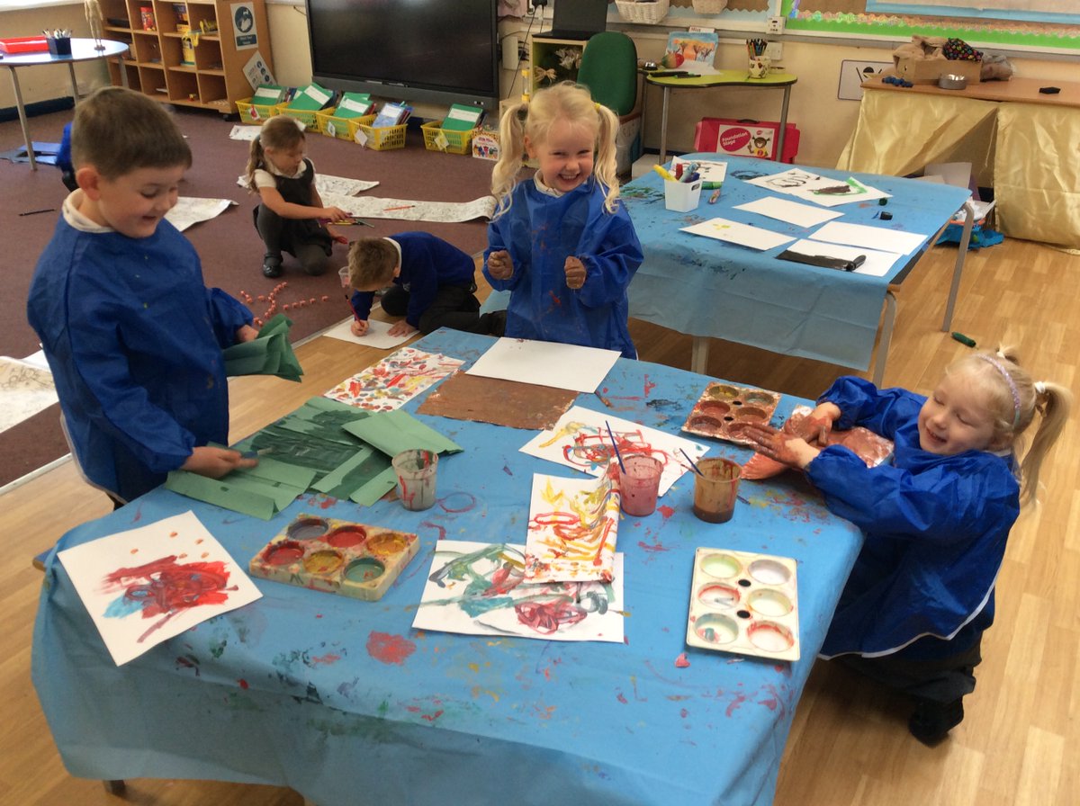 mmpsearlyyears's tweet photo. Some photos from yesterday 😀 Lots of messy play, mark making and balancing! https://t.co/p46zGEEzOj