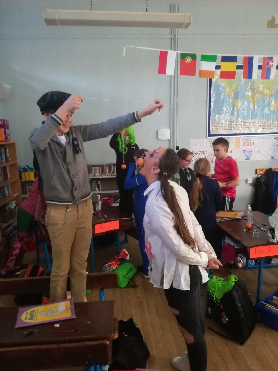 brureens's tweet photo. Modified games of #SnapApple within our pods in Rang a Sé. 🎃🍎🍏 #Halloween2020 https://t.co/hFOHOVPfUi