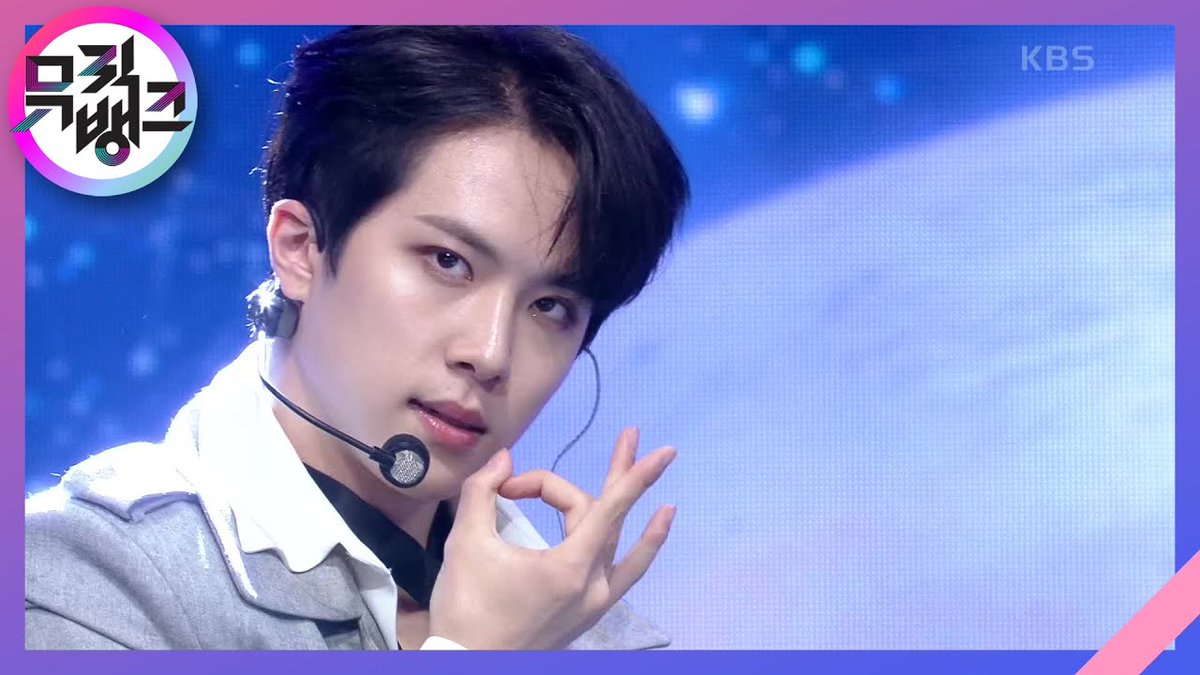 [#VIDEO] KBS Music Bank

201023 #WEi - TWILIGHT 

youtu.be/pRxJ8PjcilU

#위아이 #김동한 #동한 #KIMDONGHAN