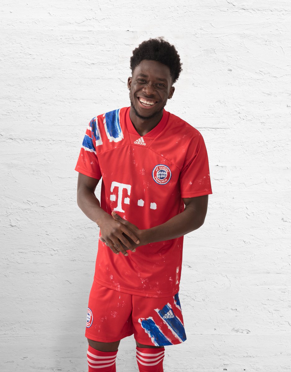 FCBayernEN's tweet photo. 91/93 ➡️ 20/21 🔥

🛒 https://t.co/nZDBeU7VIn

#FCBayern #MiaSanMia https://t.co/jNUjrRGRgo