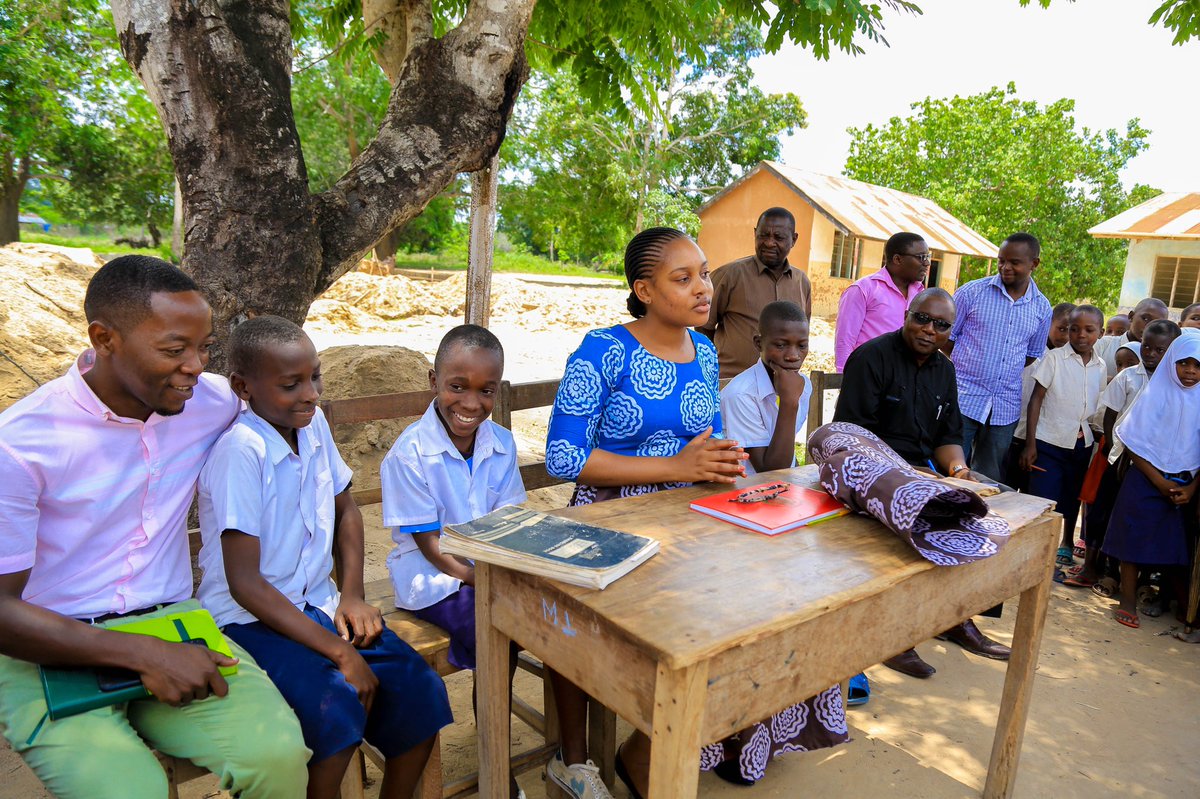 Ziara kijiji cha Kihare kata ya Marui Tarafa ya Chole kuongea na uongozi wa shule ya Msingi Kihare na viongozi wa Halmashauri ya kijiji. Serikali imeunga mkono juhudi za wananchi katika kuboresha hii shule iliyoanzishwa mwaka 1970 kwa kutoa fedha za madarasa na matundu ya vyoo.