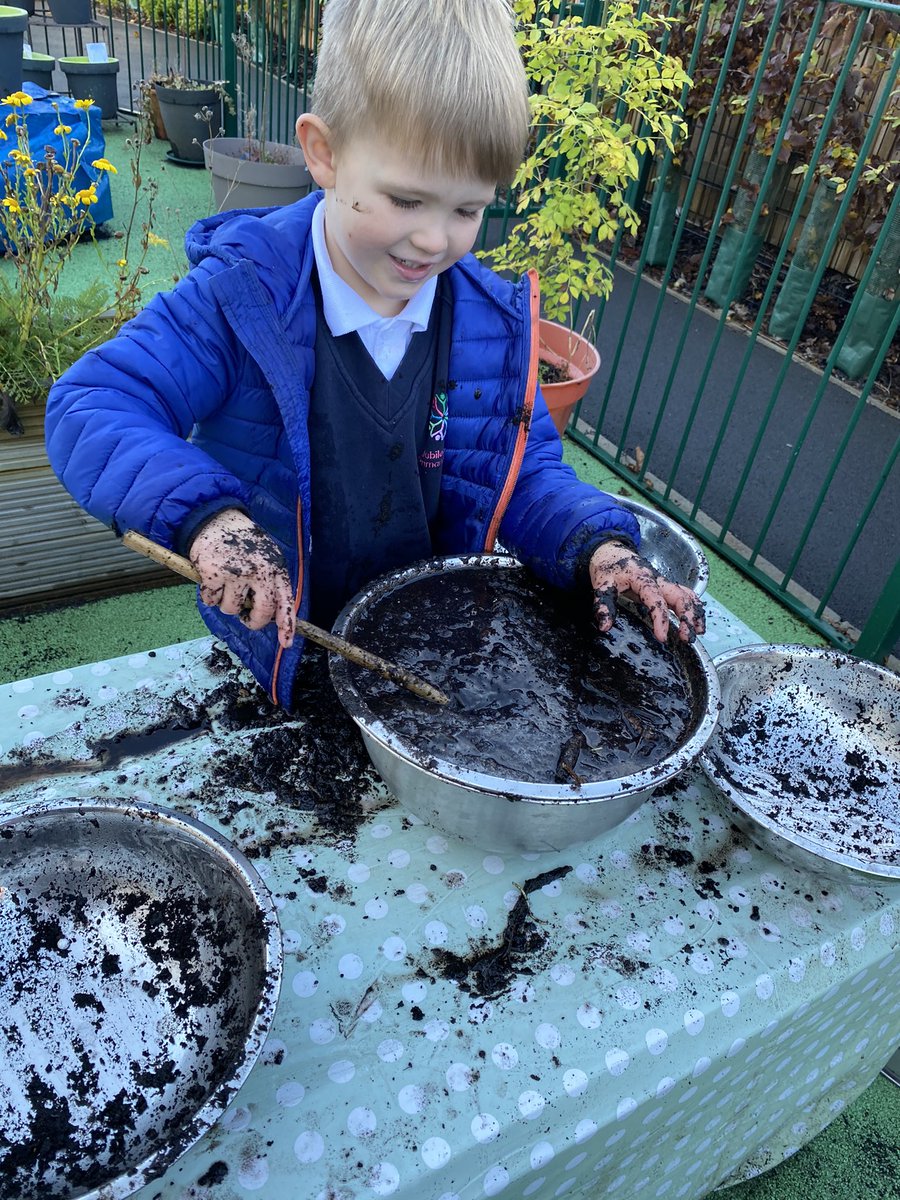 KathJonesMrs's tweet photo. “It’s porridge” “add some more to make it thicker” “whisk it now” #JPPSInspire https://t.co/iKDnJZTCIT