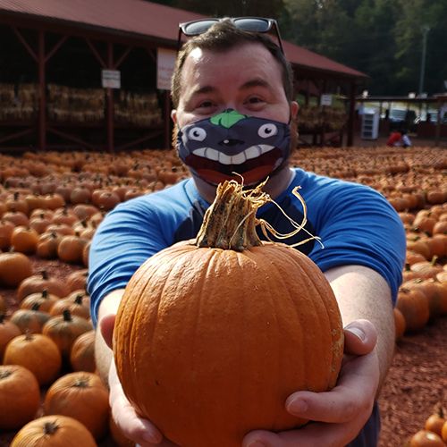 FarmWebDesign's tweet image. Only two weekends left of spoOoOoky fall fun this season! A visit to your local pumpkin patch is a great way to enjoy some of the fall season in an open air environment where it&apos;s easy to social distance! #fallfun #pumpkinpatch #shopsmallbusiness