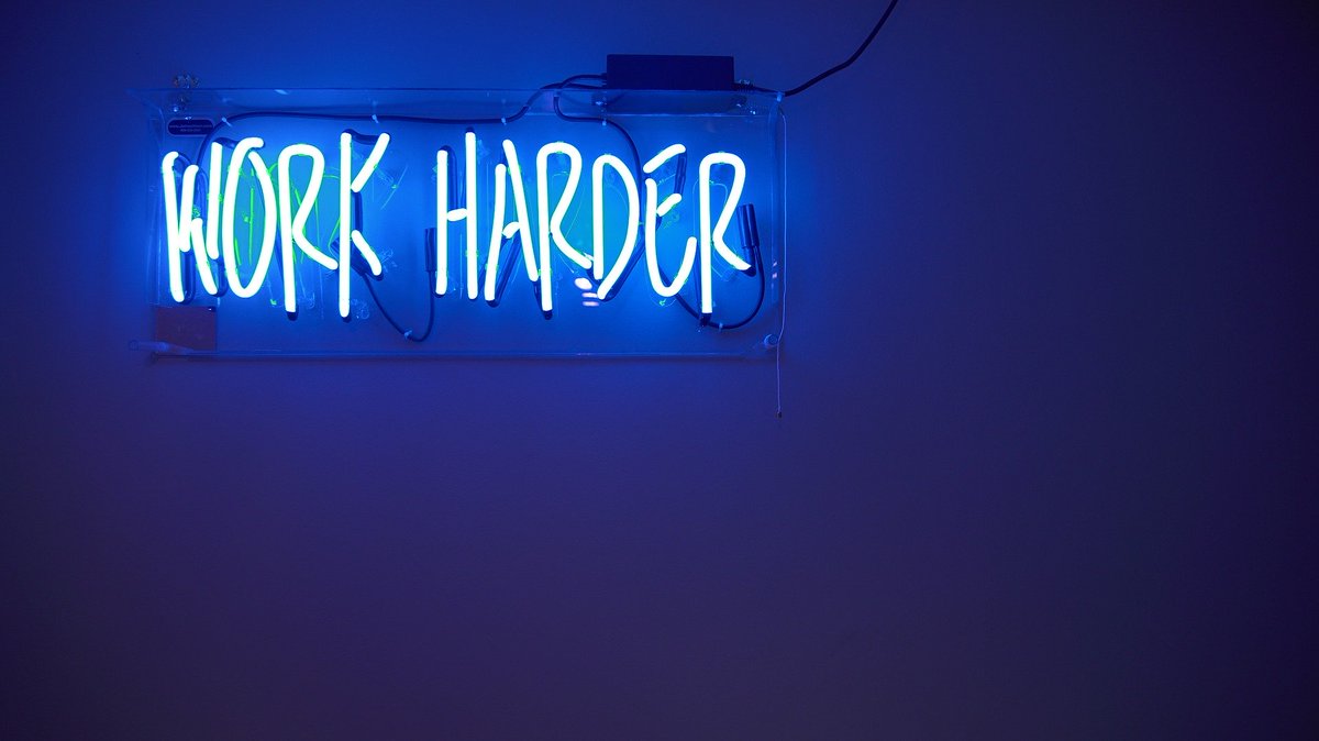 Schönes Wochenende allen. Falls Sie sich fragen, woher wir unsere Motivation nehmen, die Kollegen aus der Redaktion habe es im neuen Blog Beitrag erklärt. bit.ly/37xK82m - hier können Sie den Beitrag lesen.