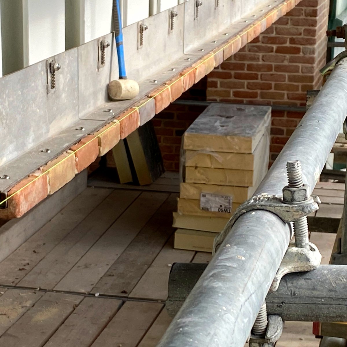 acsstainless's tweet photo. Huge thanks to Gary Hanna Building Services for this shot of our Azure system being installed. Looks great doesn't it? #masonrysupport #brickwork #bricklaying https://t.co/0ioUVwAev8