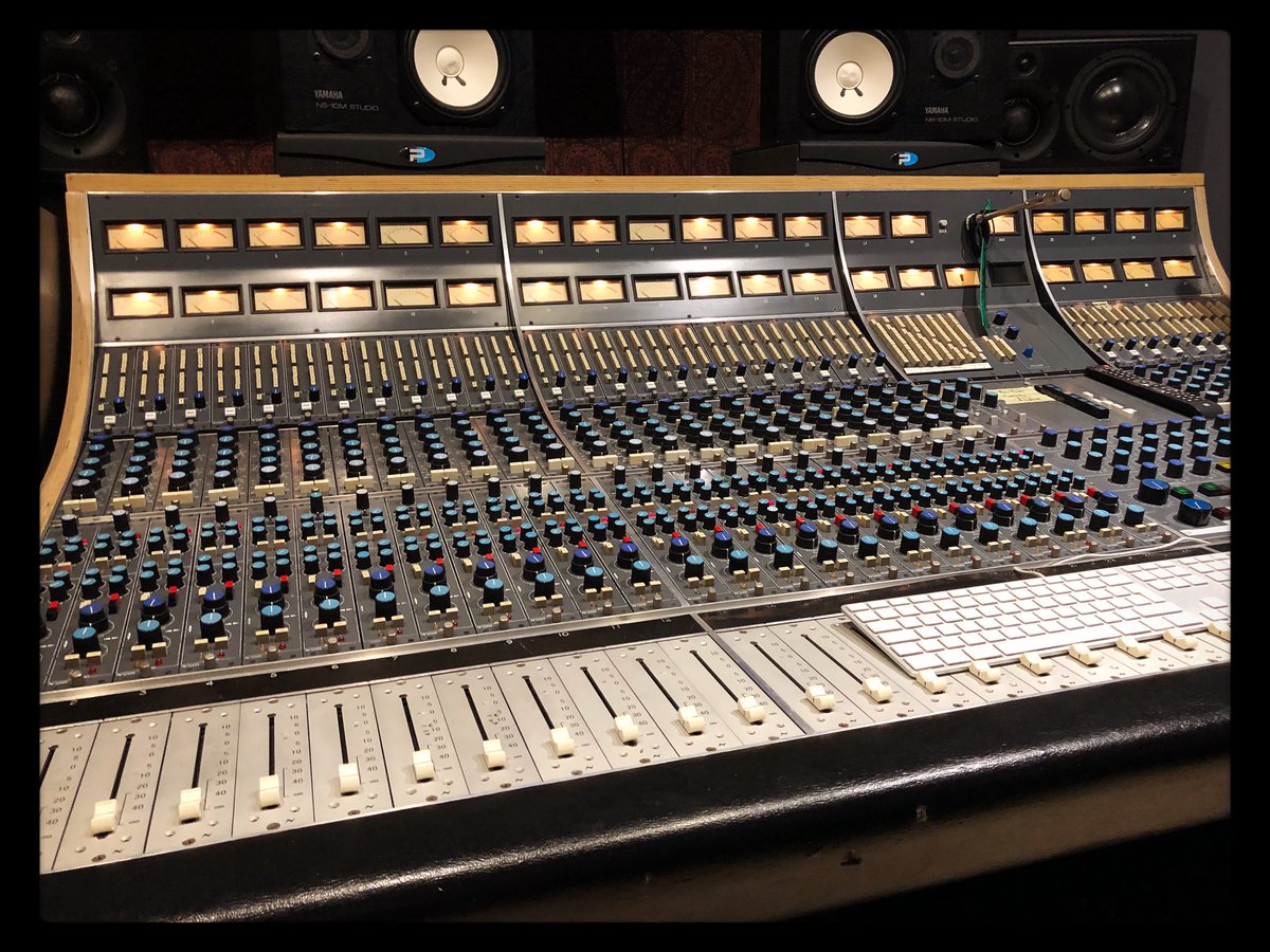 AledAudio's tweet image. Just a bit of Neve for your Friday

#recordingstudio #Neve #Producer