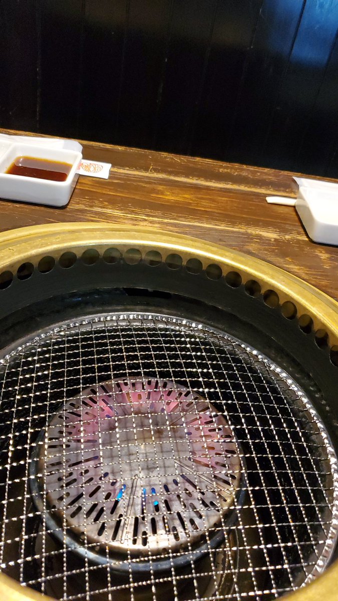 i_kun_limit02's tweet photo. 焼肉誘われたんですよ
3人中2人遅刻したせいで俺1人で地獄のような時間を過ごしてる https://t.co/80nmSUkWAa