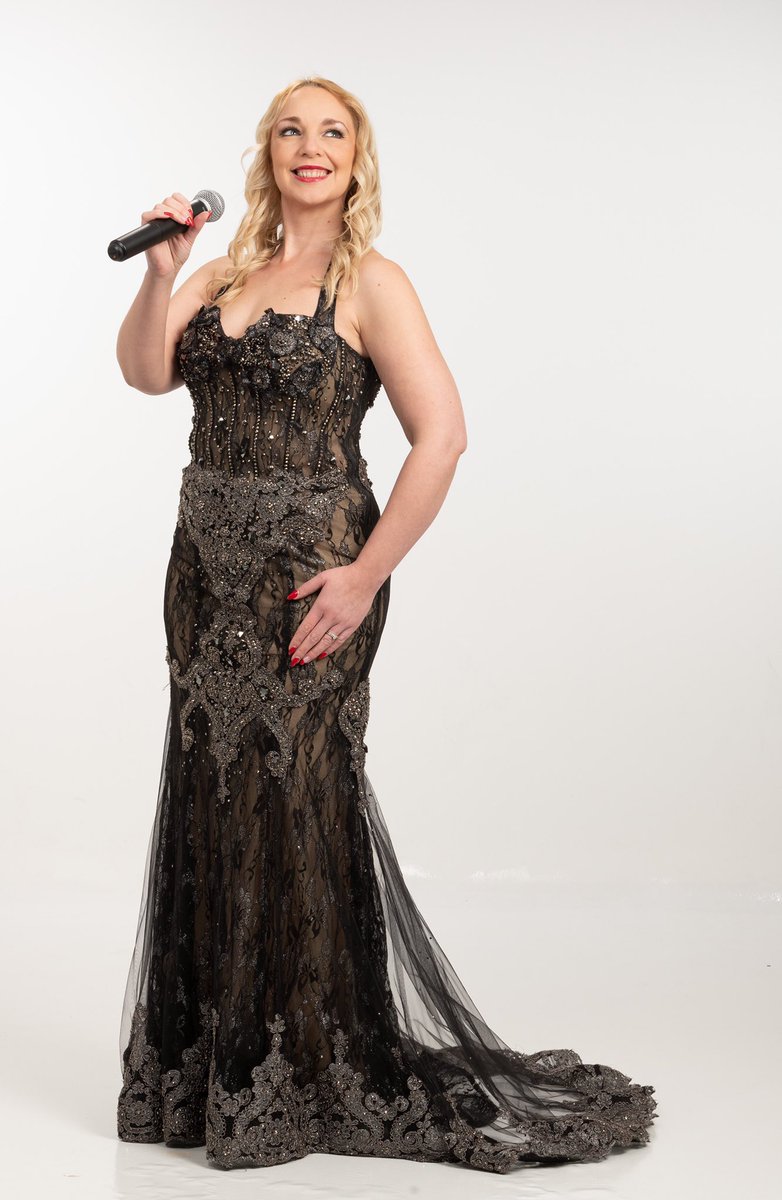 Tonight!! 9pm <a href="/Stageit/">StageIt</a> for The Greatest Show!

stageit.com/gemma_turner/8…