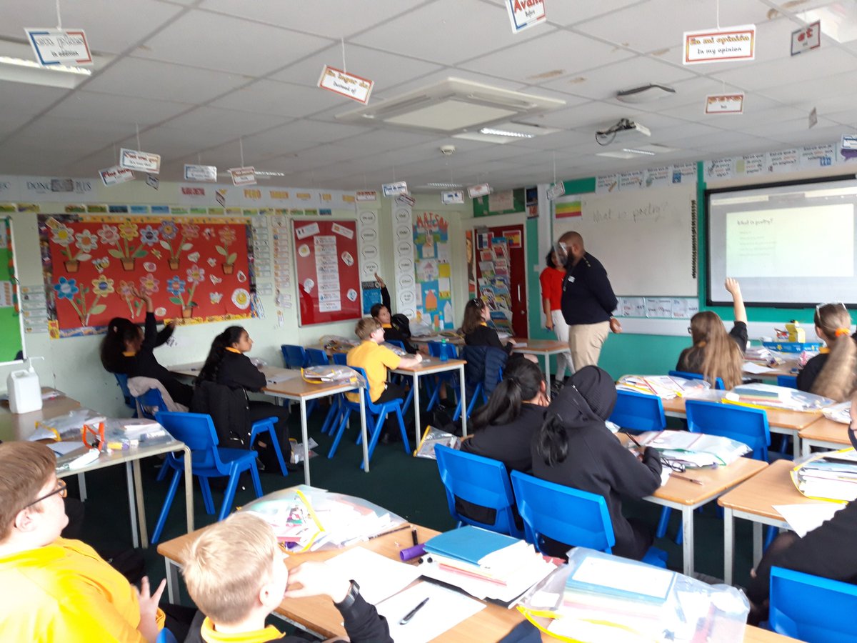 HollinsCTC's tweet photo. The UNIFIED GENERATION assemble. The first workshop of our Beyond Labels spoken word project commenced this week. Inspiring first session - excited to share the final anthology with you - March 2021 #SpokenWord #unified #beyondalbels @thehollinslancs https://t.co/v41Qdmnyr6