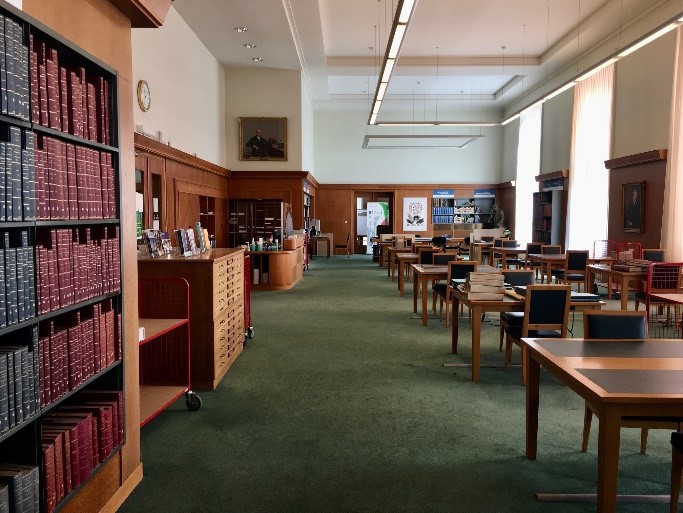 UNOGLibrary's tweet photo. The reading room of the Archives, yesterday and today.

Today, it is open to researchers by appointment. Contact us for more information!

💻https://t.co/EMQthQafOW

#UNOGLibrary100, a century of serving multilateral cooperation.

#UNDay
#multilateralism100 https://t.co/7WcsepNefM