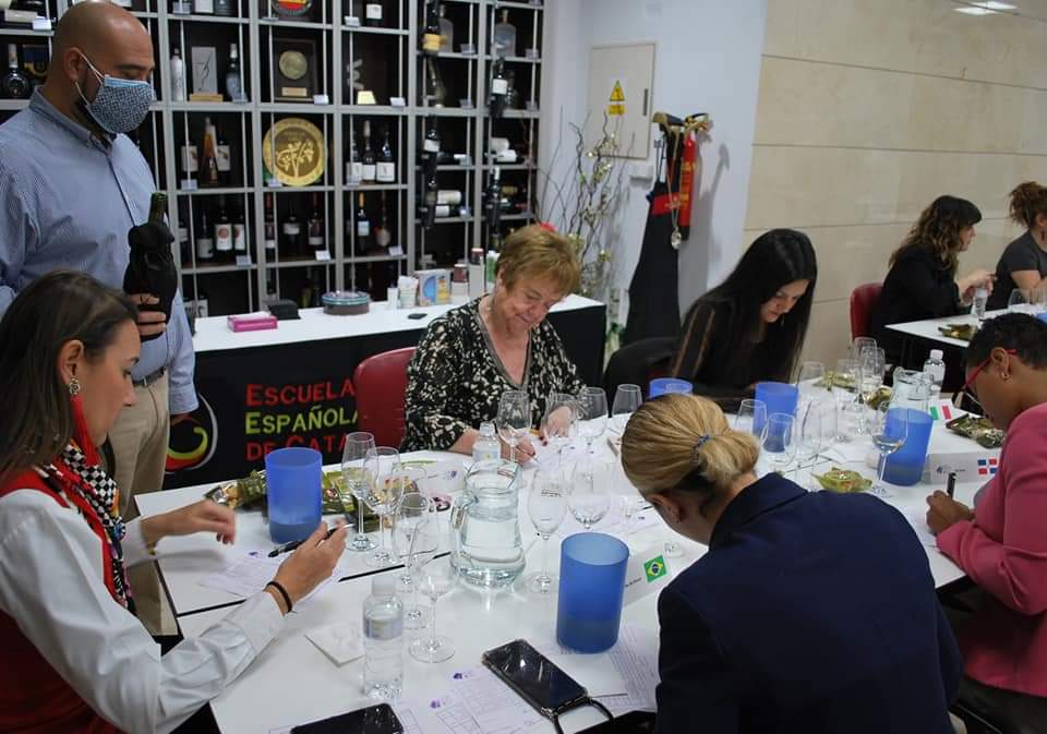 concursosdebeb1's tweet photo. Ya tenemos los resultados oficiales de los PREMIOS INTERNACIONALES VINO y MUJER 2020 celebrado el pasado 20 de Octubre, Concurso Internacional de Calidad de vinos con intervención de la mujer. Consulta listado de vinos premiados en: https://t.co/ZRfWevtNiM
#vino #VinoyMujer https://t.co/Kmzp7zD9Uu