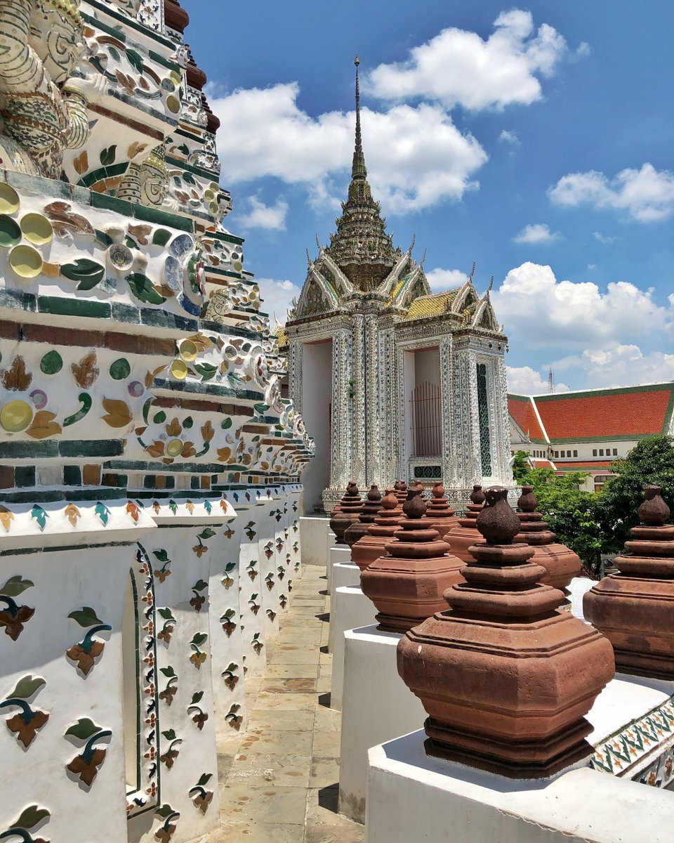 DiscoveringBKK's tweet photo. Within the grounds of the #WatArun temple complex.
⁣⁣⁣⁣
⁣⁣⁣⁣⁣🔗 ⁣https://t.co/RJoBZnWPKP ⁣⁣⁣⁣

📷  https://t.co/2WmMfofh7C

⁣⁣⁣⁣⁣#discoveringbangkok #templeofdawn #chaophrayariver #firstclassroyaltemple #ayutthayakingdom #bangkoksights #bangkoklandmark #dayview https://t.co/2punHafwEs