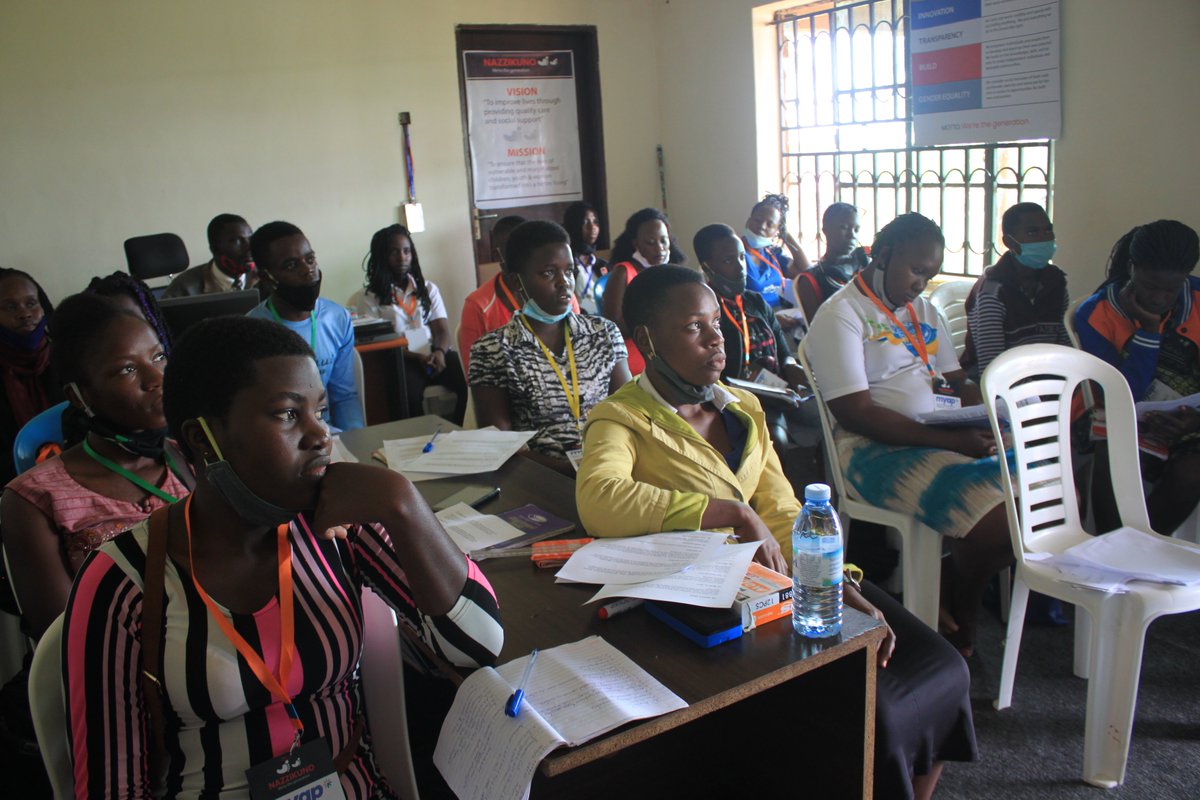 nazzikuno's tweet photo. #MYAP Training at Nazzikuno. 
Wednesday 21st October. #Facilitator Mr. Jon Ben engaging learners in #FinancialLiteracy. Later, Mr. Wasswa Nelson motivation speech.
#youngentrepreneurs
 #skilldevelopment 
#sustainabledevelopment 
#sdgs2030
 #entrepreneurship
#SkillsForTomorrow https://t.co/gjCLXnvG2n
