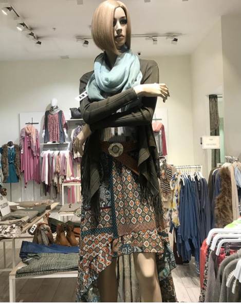 elindune's tweet photo. ¡ Buenos días chic@s ! , estamos encantadas de volver con las últimas novedades . k-ky collection
@SambilOutlet #fashion #novedades https://t.co/tZSgMXHaXI https://t.co/C5bcg31AzU