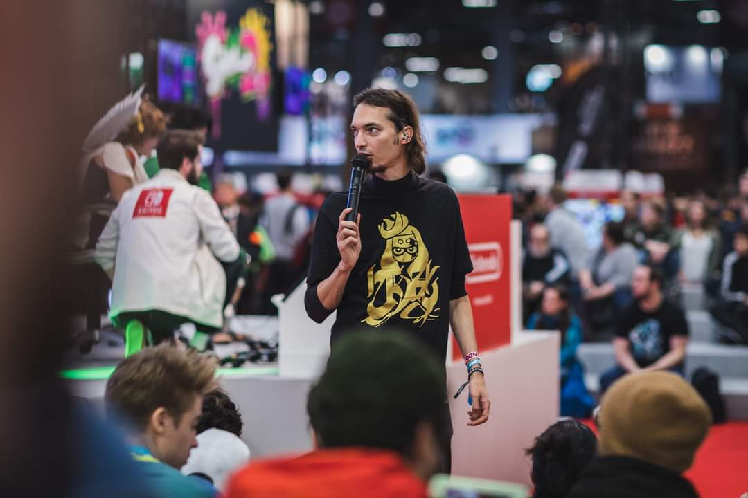 OlivierBellelle's tweet photo. Nous aurions dû nous retrouver dès aujourd'hui à la #PGW pour faire la fête autour des jeux vidéo. Il faudra attendre encore avant de tous se retrouver
Vous nous manquez !
Prenez tous soin de vous
Cc @ParisGamesWeek @Le_Fauster @Remitendo @Boby_Maltezer @audeladuvirtuel #TeamADDV https://t.co/Nv0ZQ2o1MR