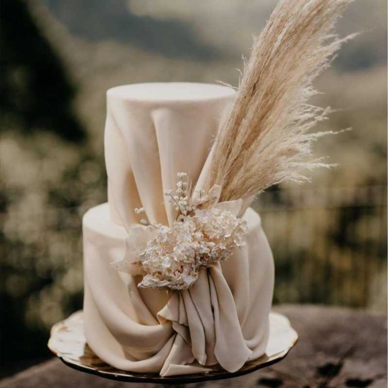 TheWedBubble's tweet photo. Cake of dreams! 
#fridaylove #cakelove #drapedcake #neutralwedding #bohobride #weddingcake #weddingplanning #weddinginspo #weddingplanneruk #weddingdecor #weddingdesign #weddingvenues #midlandsweddingplanner #ukweddingplanner #luxeweddings #ukbridetobe #dreamydetails #2021wedding https://t.co/Ofyp1pWPiq