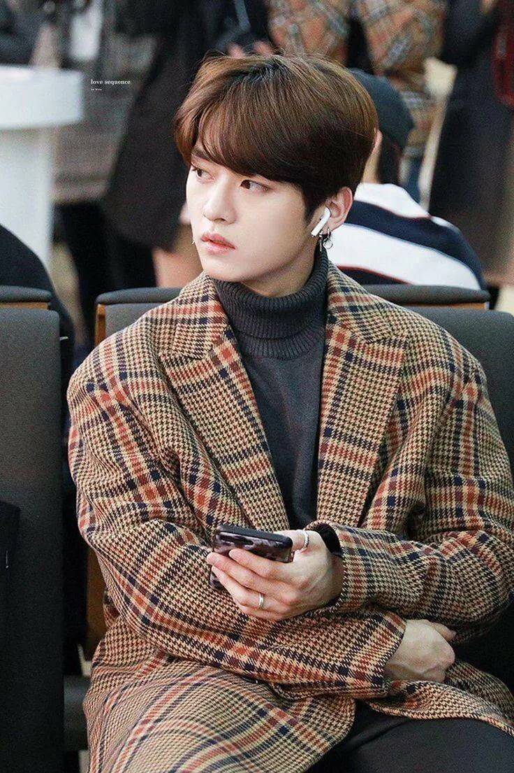 hourleeknow's tweet photo. . #Leeknow #리노 #스트레이키즈 #LeeKnowUnreachableVisual @Stray_Kids https://t.co/xUKXVxa433