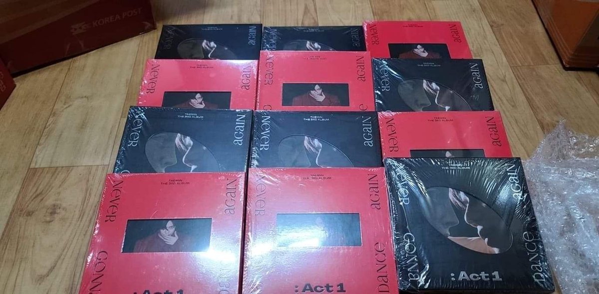 WTS/LFB(TO CHECK ITEM/S AVAILABILITY PLEASE CHECK THREAD)UNSEALED TAEMIN ACT1: NEVER GONNA DANCE AGAIN ALBUMSINCLUSIONS: CD+PB+POSTER250 ALL IN + LSFNORMAL ETADOP: OCTOBER 26 - NOVEMBER 13FOR MORE DETAILS PLEASE DM US #SilverLiningAvailableItems
