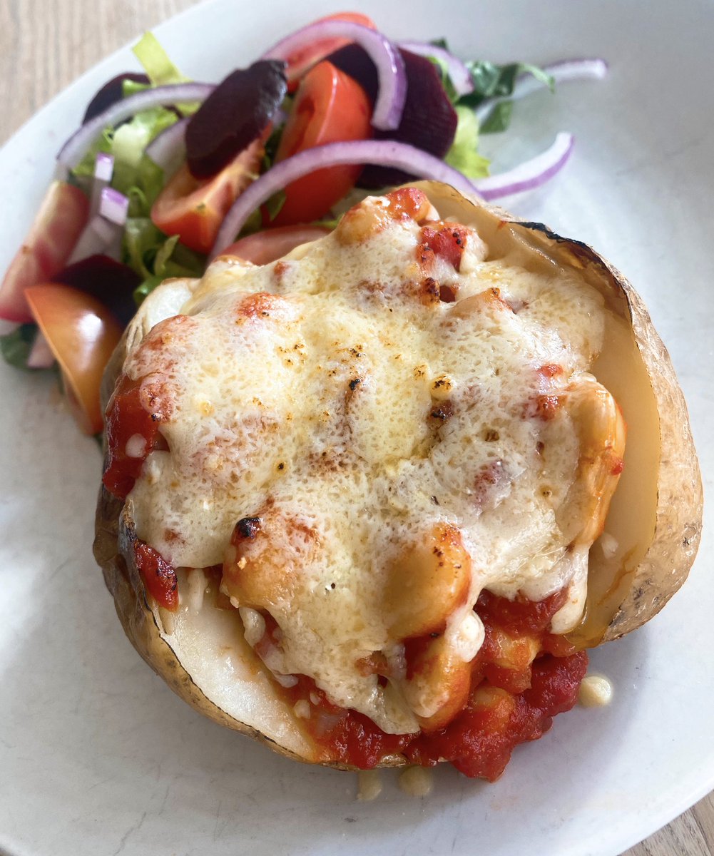 The noble jacket spud! Filled to the brim with our homemade beans and tons of melted cheese 🤤

And just a fiver! 

#blackshawskitchen