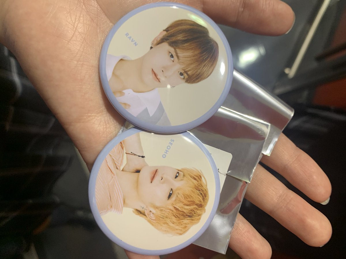 wb_ibg's tweet photo. oneus ポップアップ　渋谷　交換

譲）レイブン　トレカ　

　　レイブン　缶バッチ
　　ソホ

求）イド、シオン

条件合う方リプお願いします。本日��谷で手渡し、郵送も可能です。 https://t.co/WaOcAbkhFe