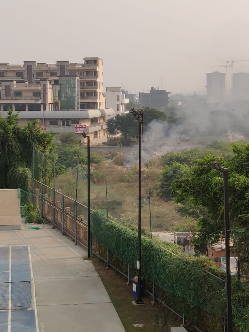 Ggjevalikar's tweet photo. There is a massive spurt in waste burning around Bestech PVSN and Ansal Esencia, sector67! It has become a gas chamber.
#AirPollution #Gurgaon #citizensforcleanair
@PVSNSector67 @rwa_67 @SethiRuchikaT @CPCB_OFFICIAL @HspcbN @HspcbS https://t.co/qRZz88aYcN