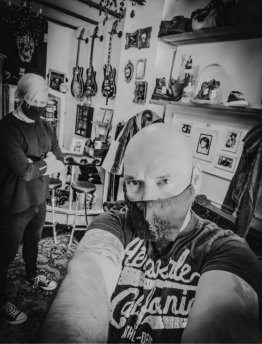 La Parada Del Diablo (@paradadeldiablo) on Twitter photo Te invitamos a conocer nuestra tienda! <a href="/JORGESOBER8/">JORGE ESCOBEDO</a> y <a href="/HECTORGERONIMO/">HECTOR GERONIMO</a> te recibirán con los brazos abiertos llenos de ARTE - MODA - MUSICA - TENDENCIAS. Los esperamos en Sancho Dávila 16, Metro Ventas.
De 11 a 21hs. Te invitamos a conocer nuestra tienda! <a href="/JORGESOBER8/">JORGE ESCOBEDO</a> y <a href="/HECTORGERONIMO/">HECTOR GERONIMO</a> te recibirán con los brazos abiertos llenos de ARTE - MODA - MUSICA - TENDENCIAS. Los esperamos en Sancho Dávila 16, Metro Ventas.
De 11 a 21hs.