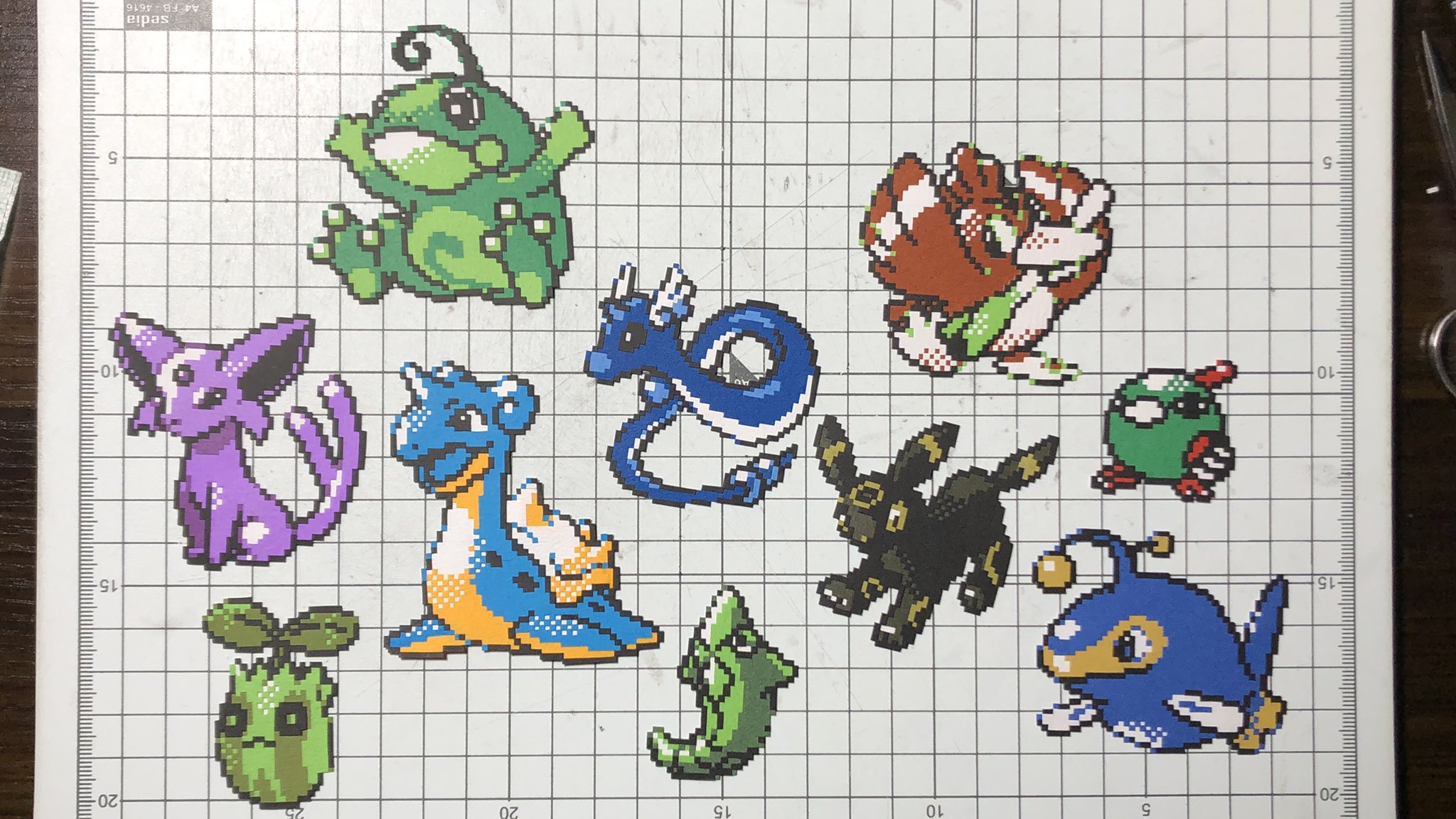 玲 切り絵でpkmn金銀ドット絵 245 251 100 251 ポケモン金銀ドット絵を切り絵で作ってます このカラフル感 かわいいわ T Co 2milsx4qab Twitter