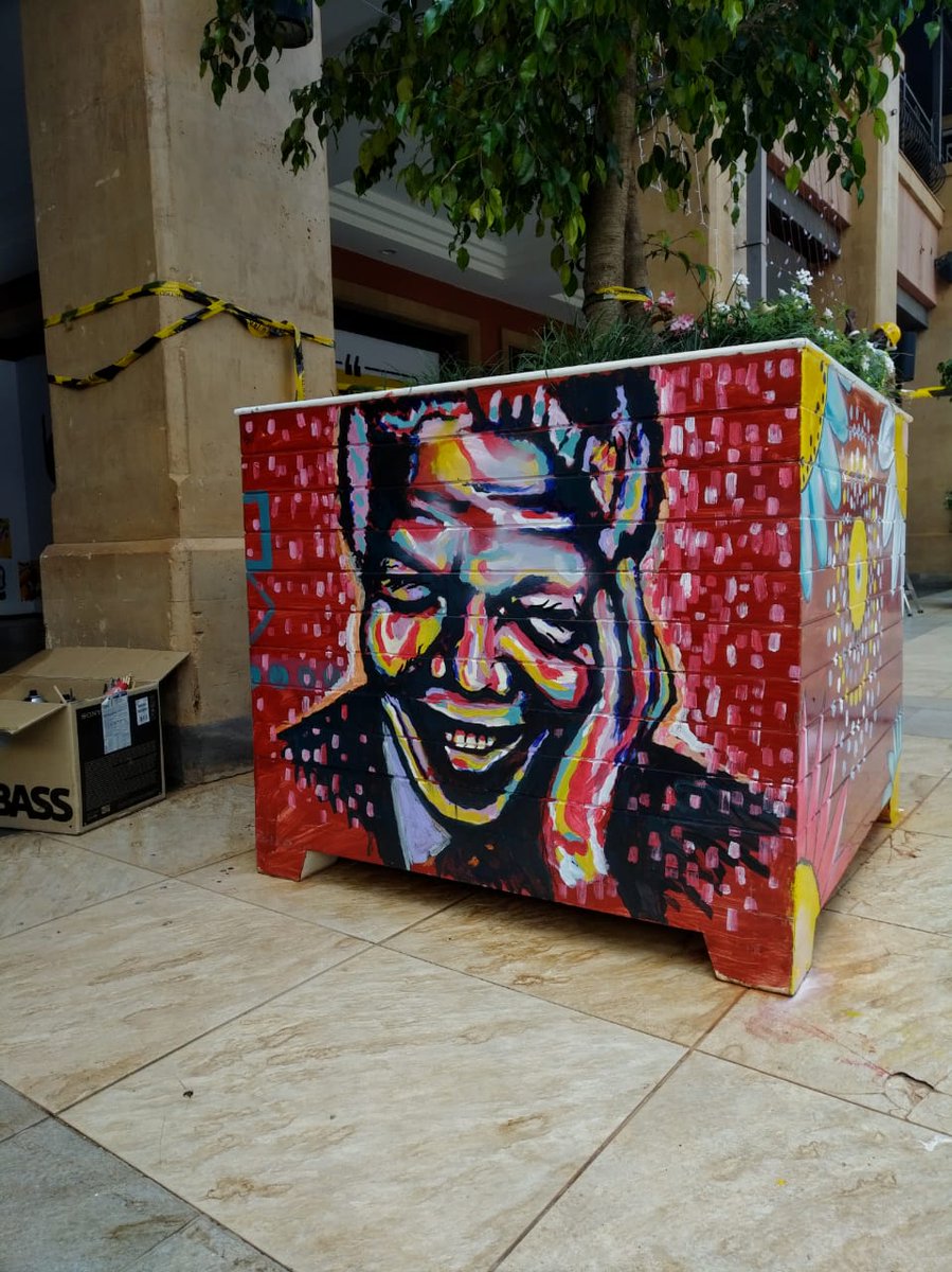 TheHubKaren's tweet photo. “A painter should begin every canvas with a wash of black because all things in nature are dark except where exposed by the light.”
― Leonardo da Vinci
Out of the four pieces, which one captivates you? 1.Madiba 2. Floral Mandala 3.Faces 4.Ubunifu #THKpollfriday https://t.co/RDoX3LkiQh