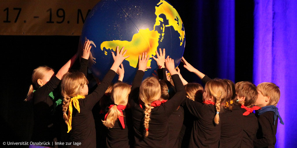 UniOsnabrueck's tweet photo. Mit über 2000 virtuellen Teilnehmern stieß auch der 11. Kongress #BewegteKindheit an der #UniOsnabrück auf große Resonanz. Abruf der 150 Beiträge ist bis 15.12. möglich
>https://t.co/iDcXwqirfk
#UOSevent
#UOSnews
#sport
#Erziehungswissenschaft
#Weiterbildung https://t.co/VJtOpFl7ai