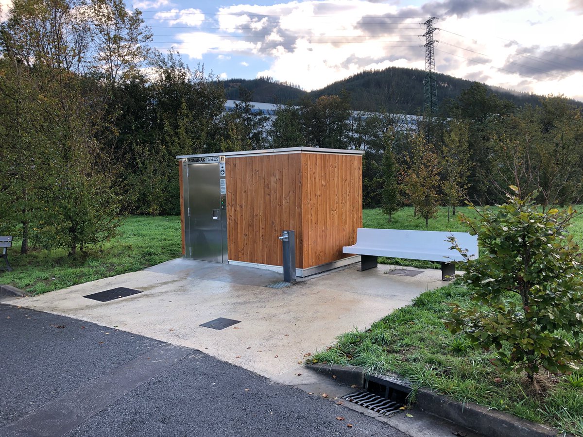 lorkesystems's tweet photo. Madera natural como acabado exterior  en esta nueva cabina de aseo autolimpiable #aseo #banospublicos #wc #banos https://t.co/Y0dhiQAWhG