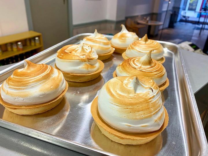 We have 3 packs (2 in a pack) of lemon meringue pies left
Preorder for delivery tomorrow by messaging us before it’s to late 😊🍰🍋
£6 a pack
.
https://t.co/IL7VMVQE8r
.
#cake #thecakeshop #cakeshop #treats #treat #welsh #wales #British #deliveredtoyourdoor #delivered #sw… https://t.co/W47W8j72CO