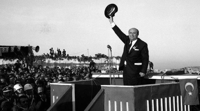 "Ege bir Yunan gölü değildir. Ege bir Türk gölü de değildir. Binaenaleyh, Ege bir göl de değildir."